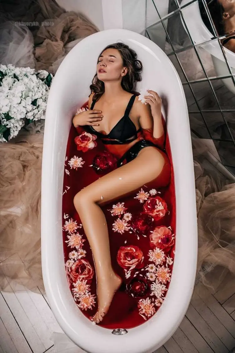 Aleksi escort in London