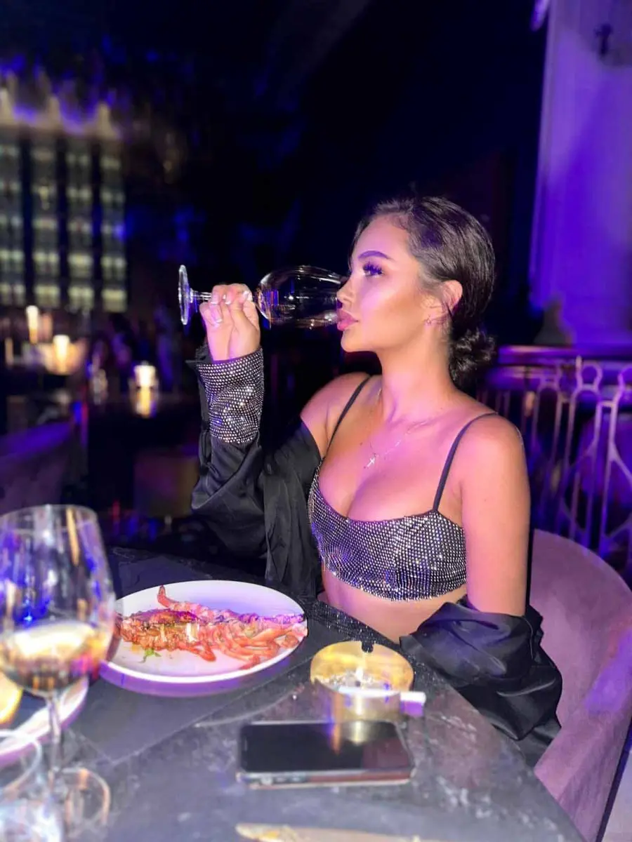 Ali  escort in London