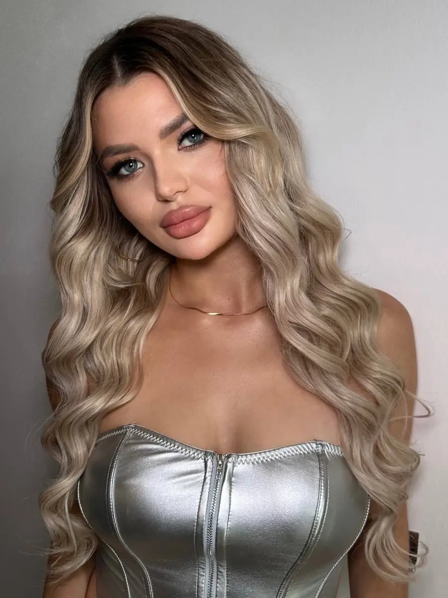 Alira escort in Paris