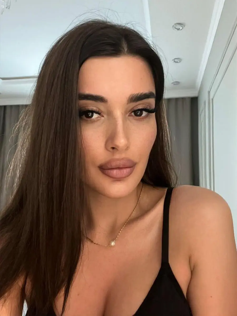 Amina escort in London