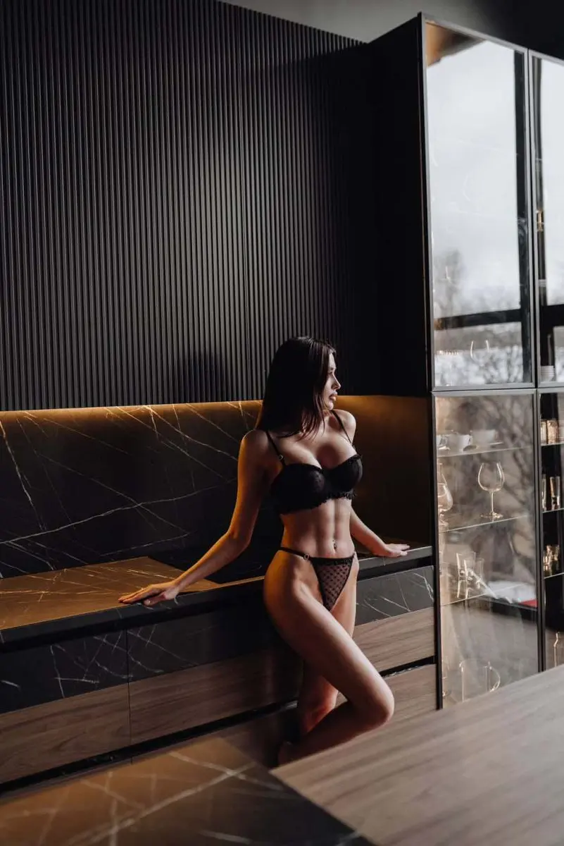 Amina escort in London