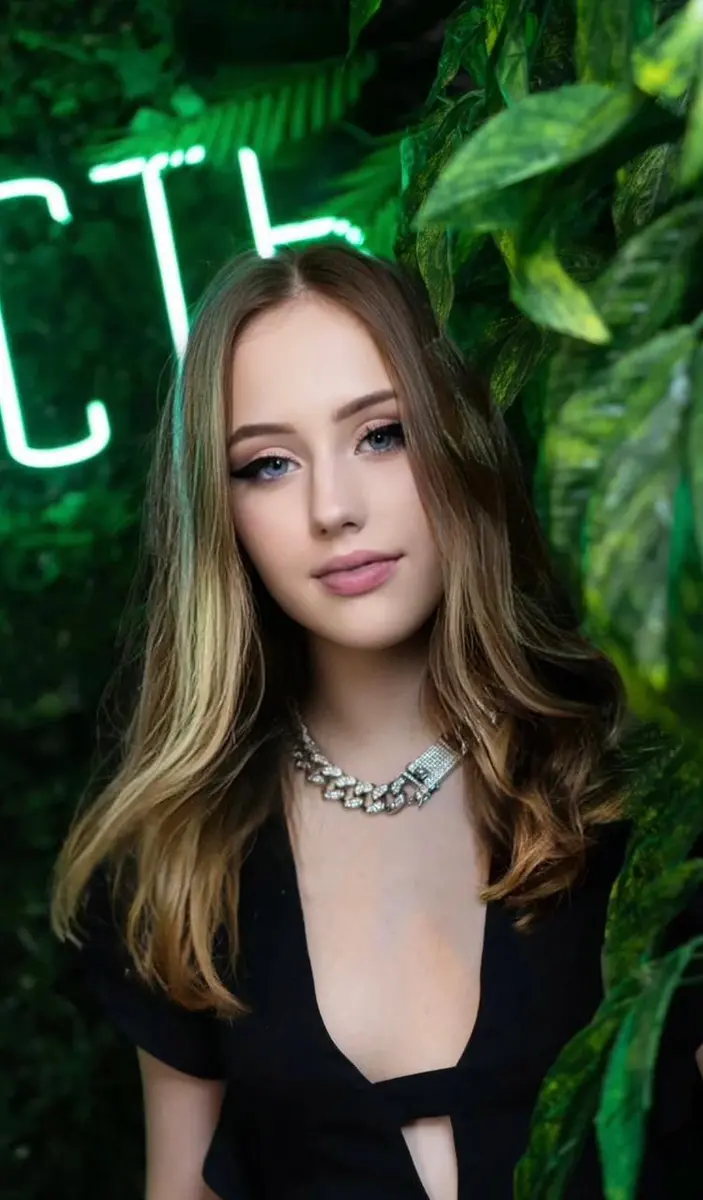 Annabella escort in London