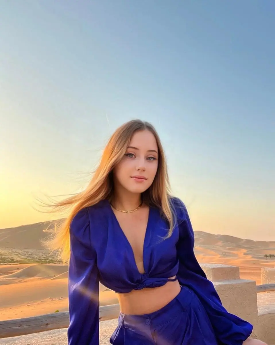 Annabella escort in London