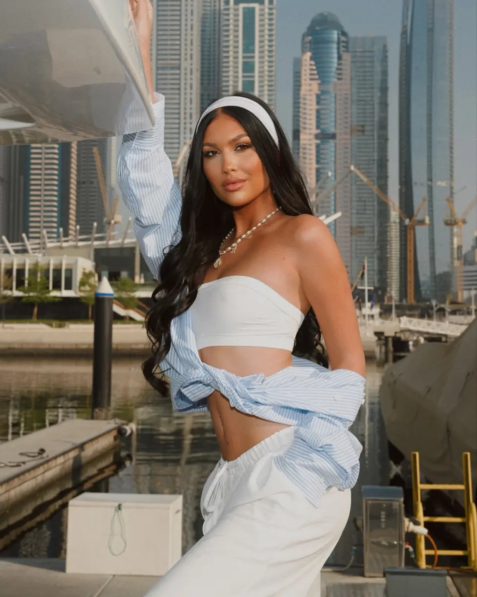Arima escort in Paris