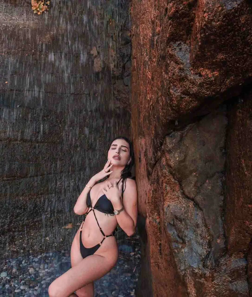 Arina escort in London