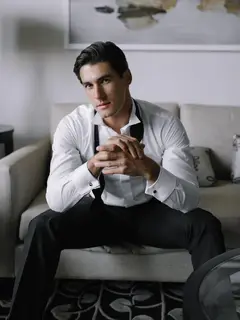 Aron escort in Paris