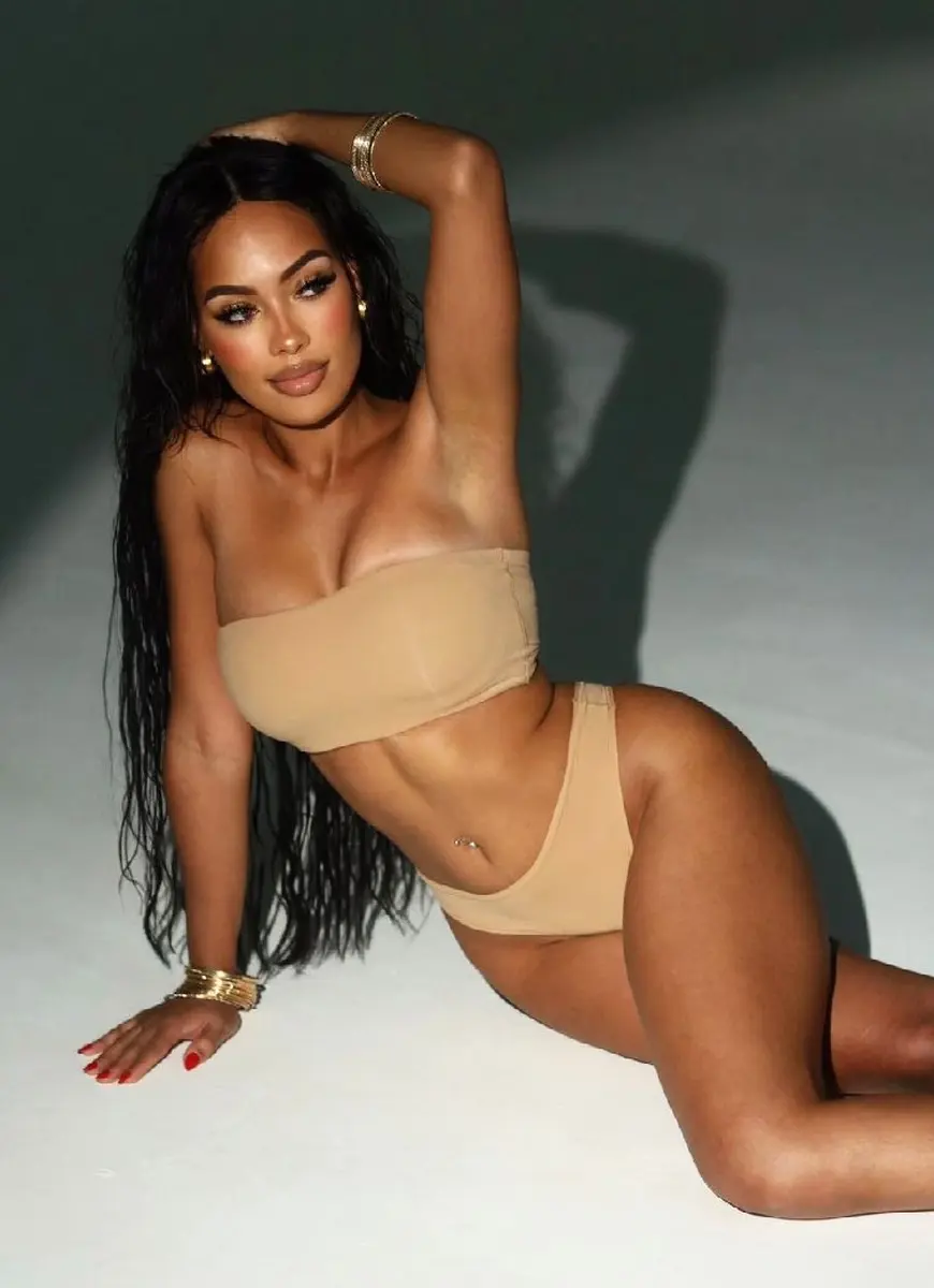 Cassie escort in Paris