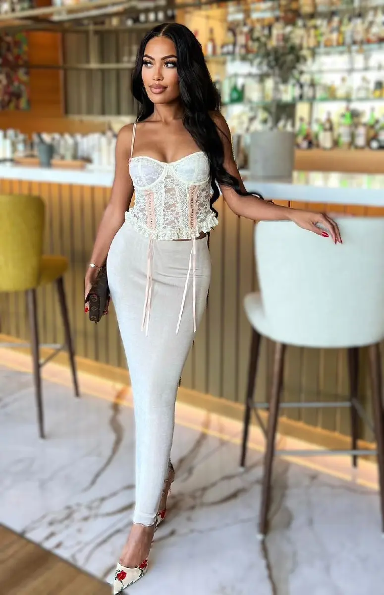 Cassie escort in Paris
