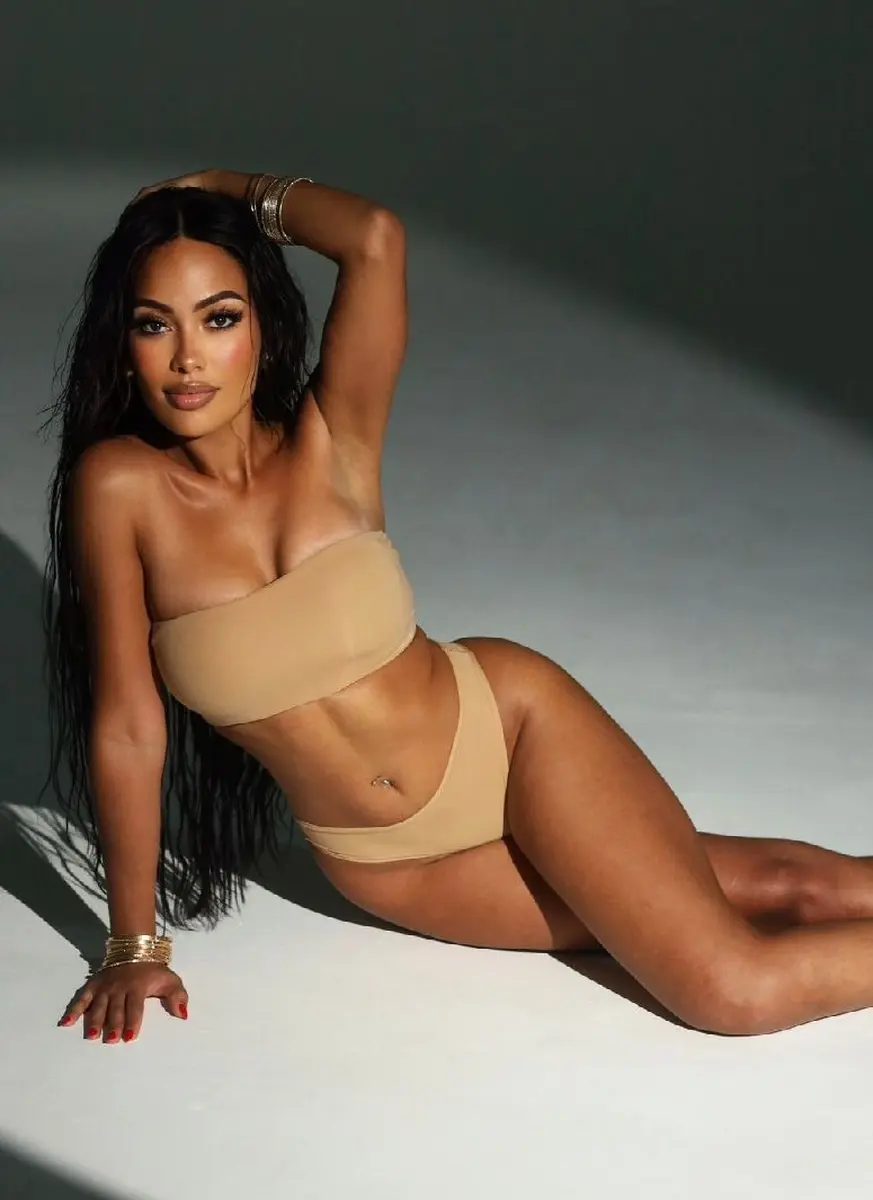 Cassie escort in Paris