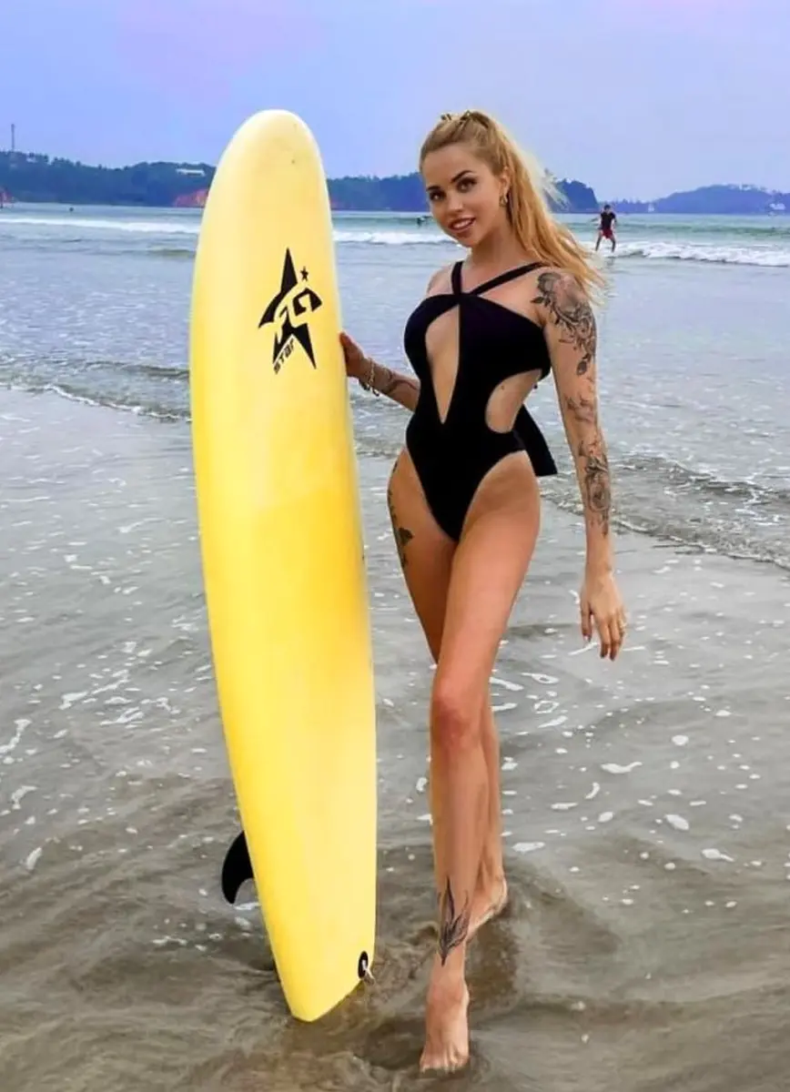 Elly escort in Paris