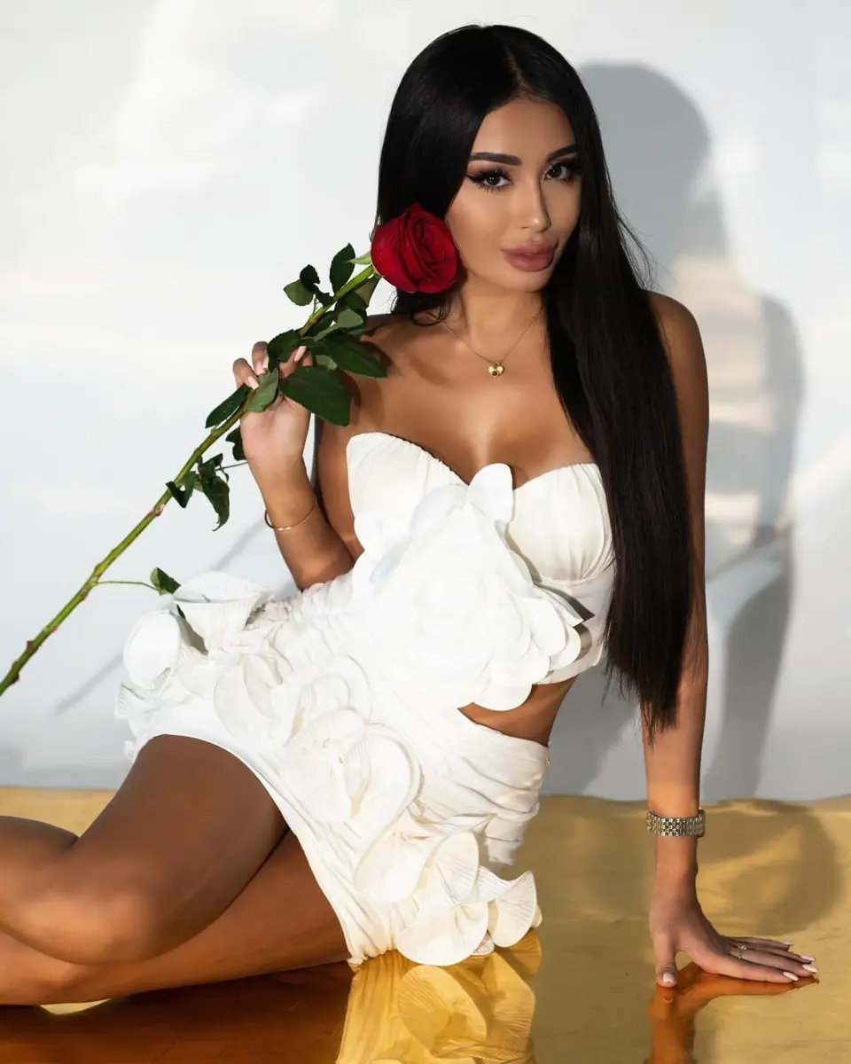Indira escort in Paris