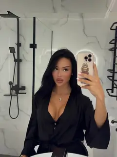 Ines escort in Paris