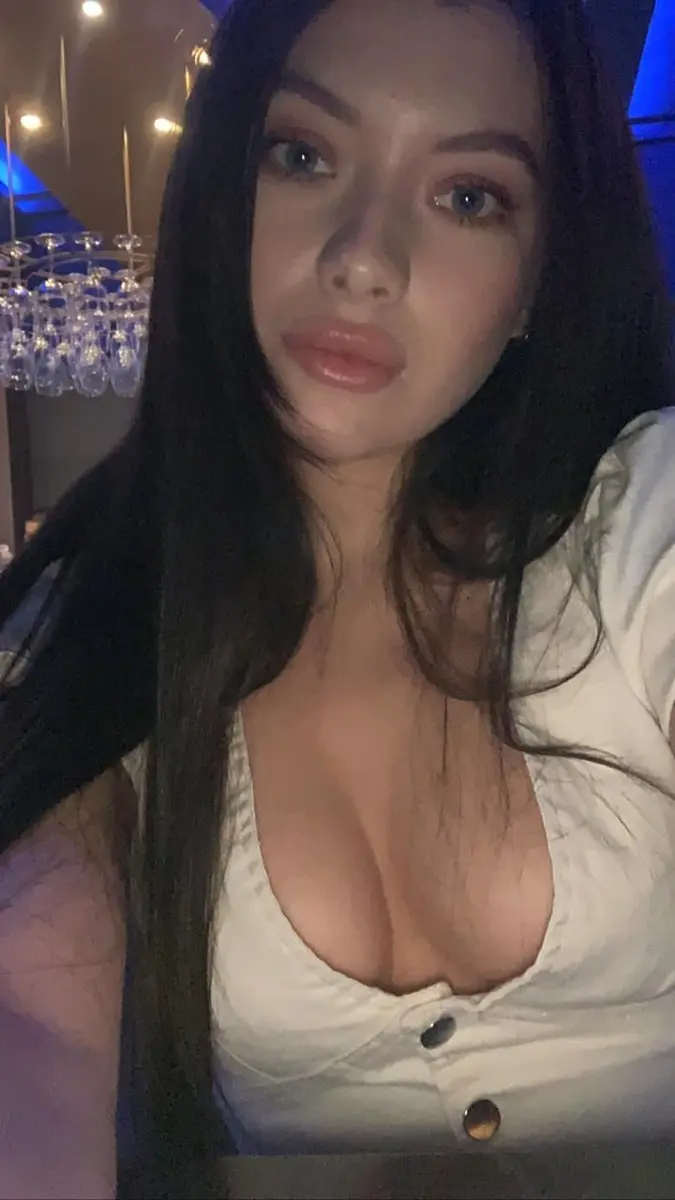 Kira escort in London