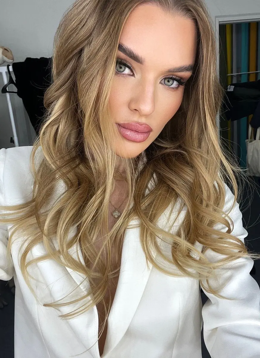 Maria escort in Paris