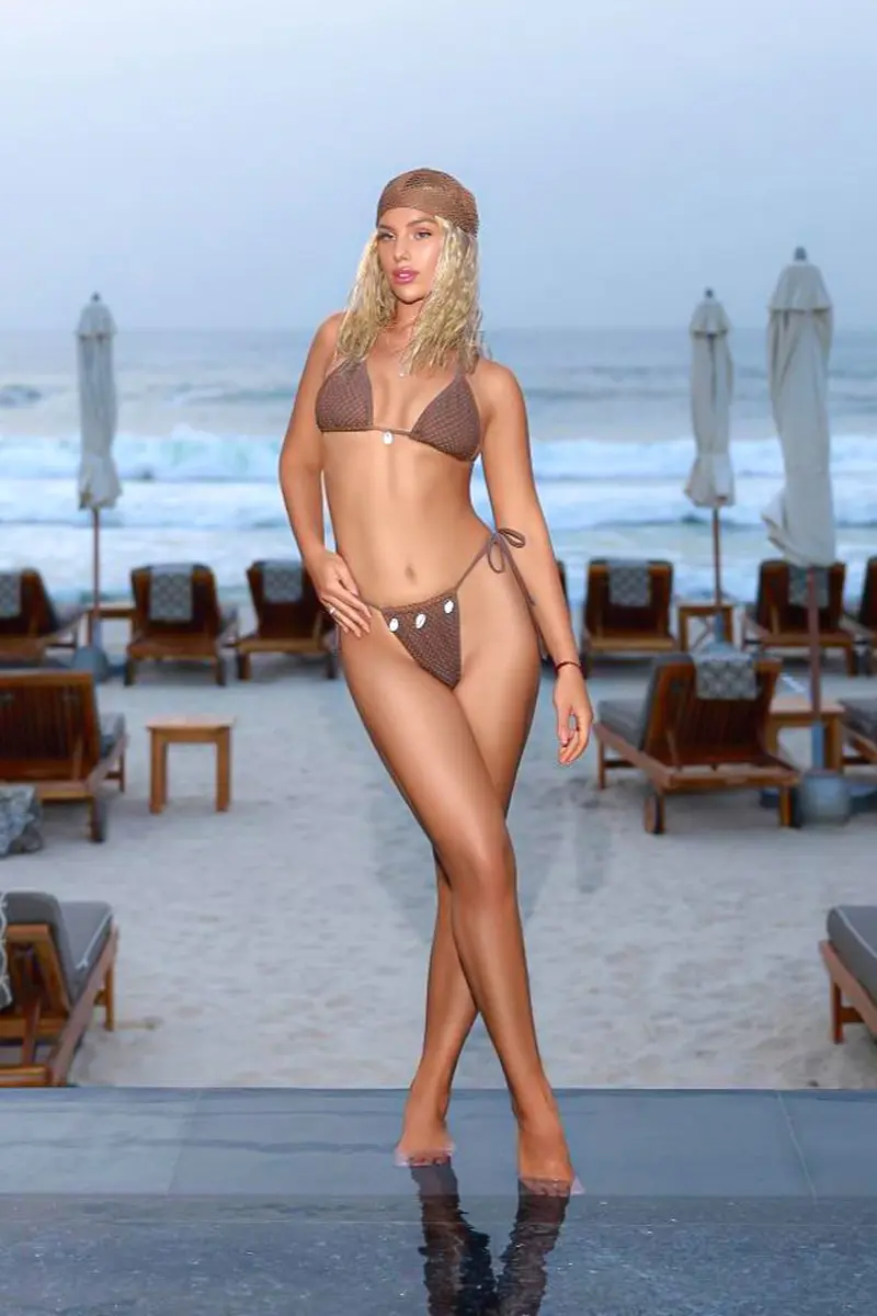 Maria escort in Paris