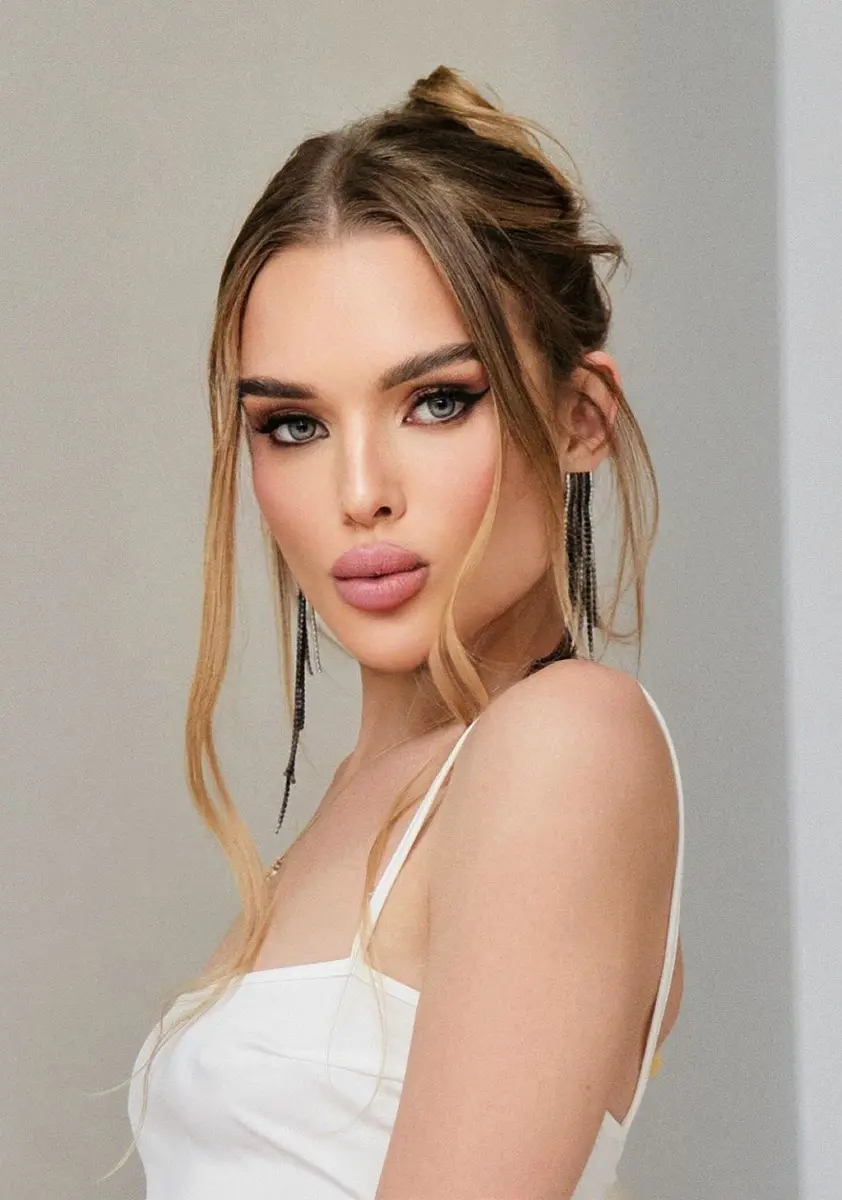 Maria escort in Paris