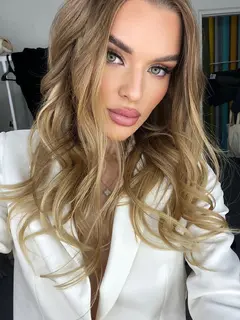 Maria escort in Paris