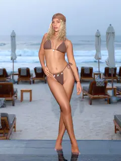 Maria escort in Paris