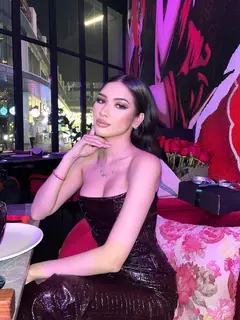 Meilin escort in Paris