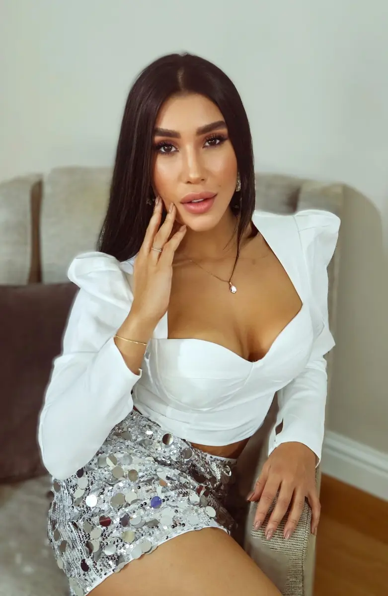 Mel escort in Paris