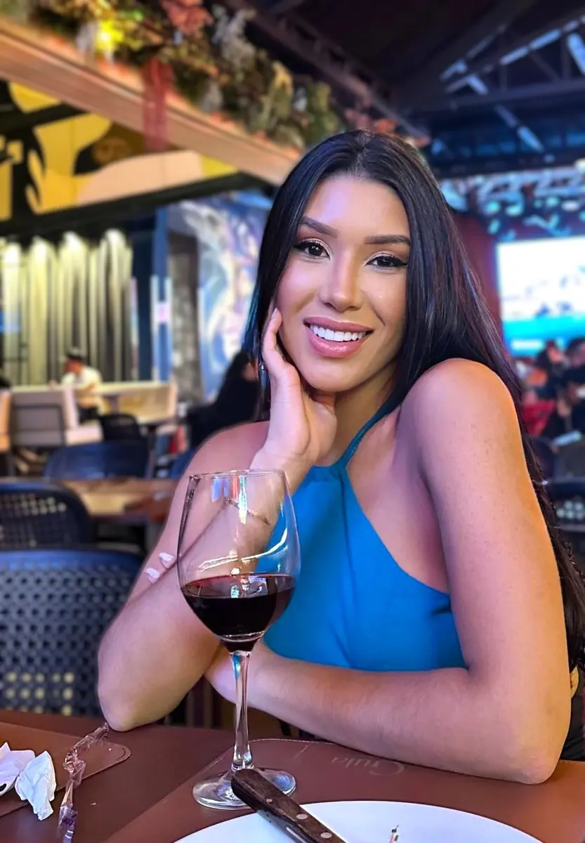 Mel escort in Paris