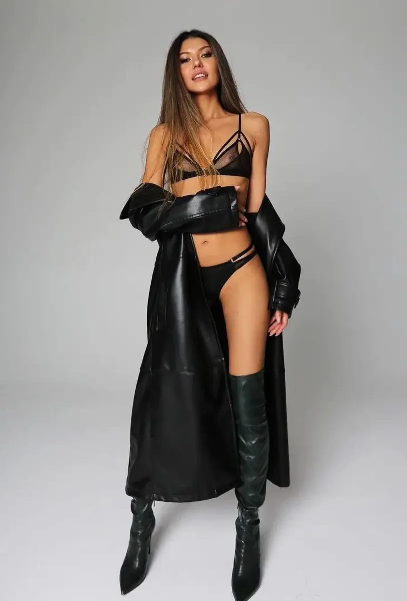 Miya escort in Paris