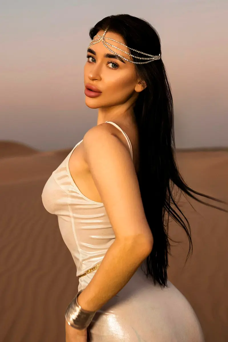 Molli escort in Paris