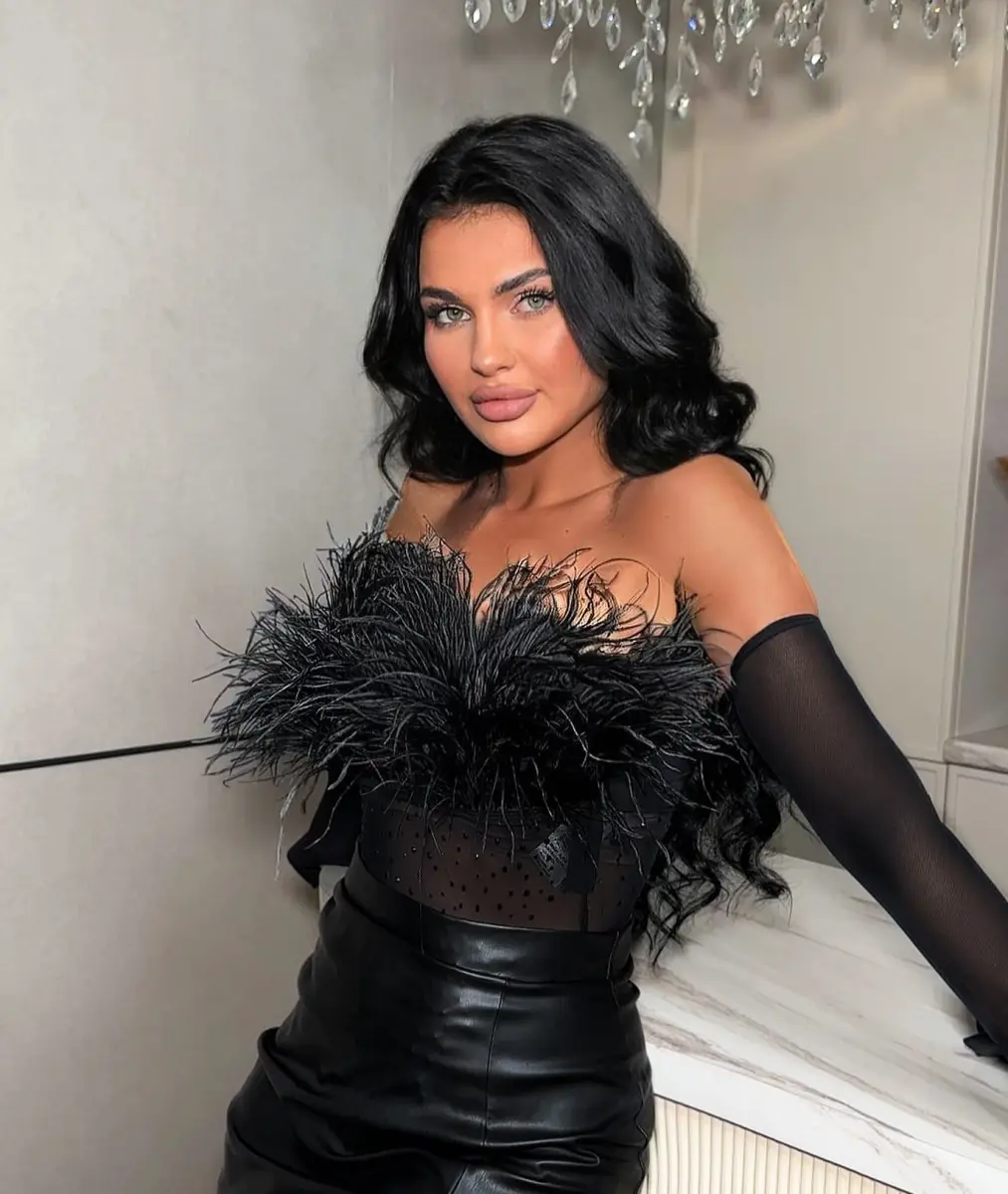 Namidia escort in Paris
