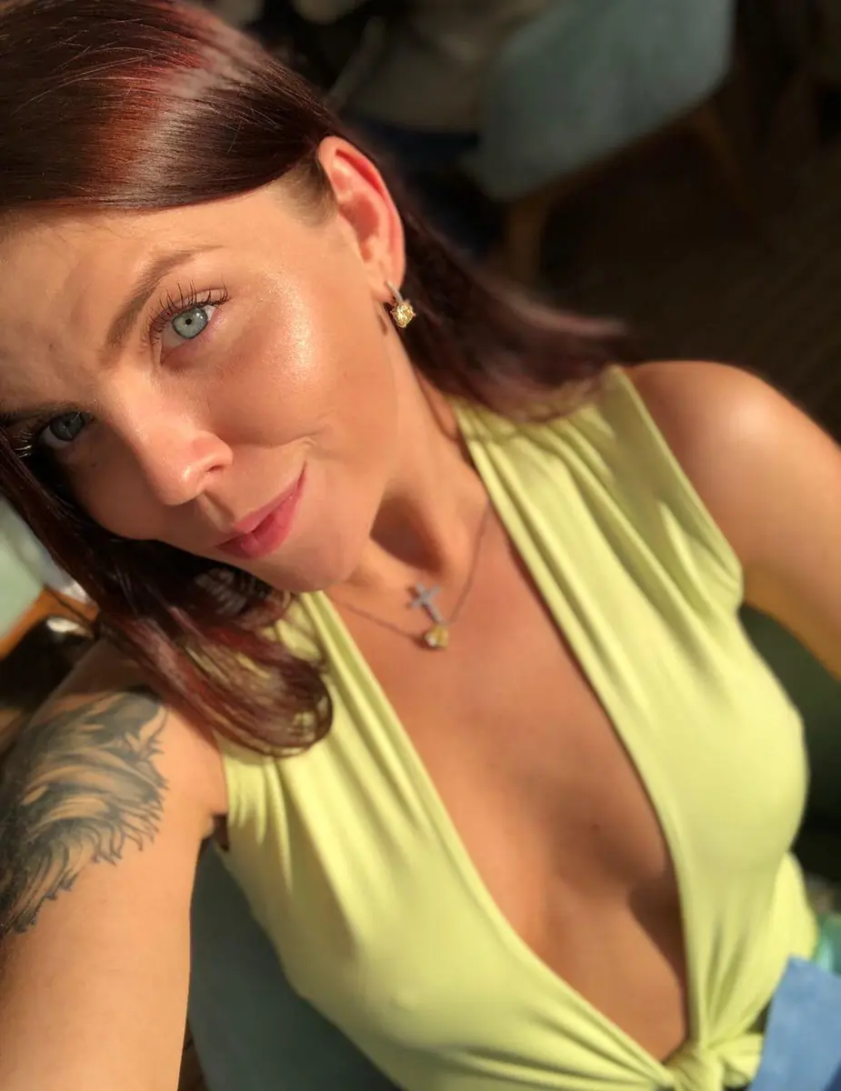 Oksana escort in London