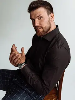 Oleg escort in Paris