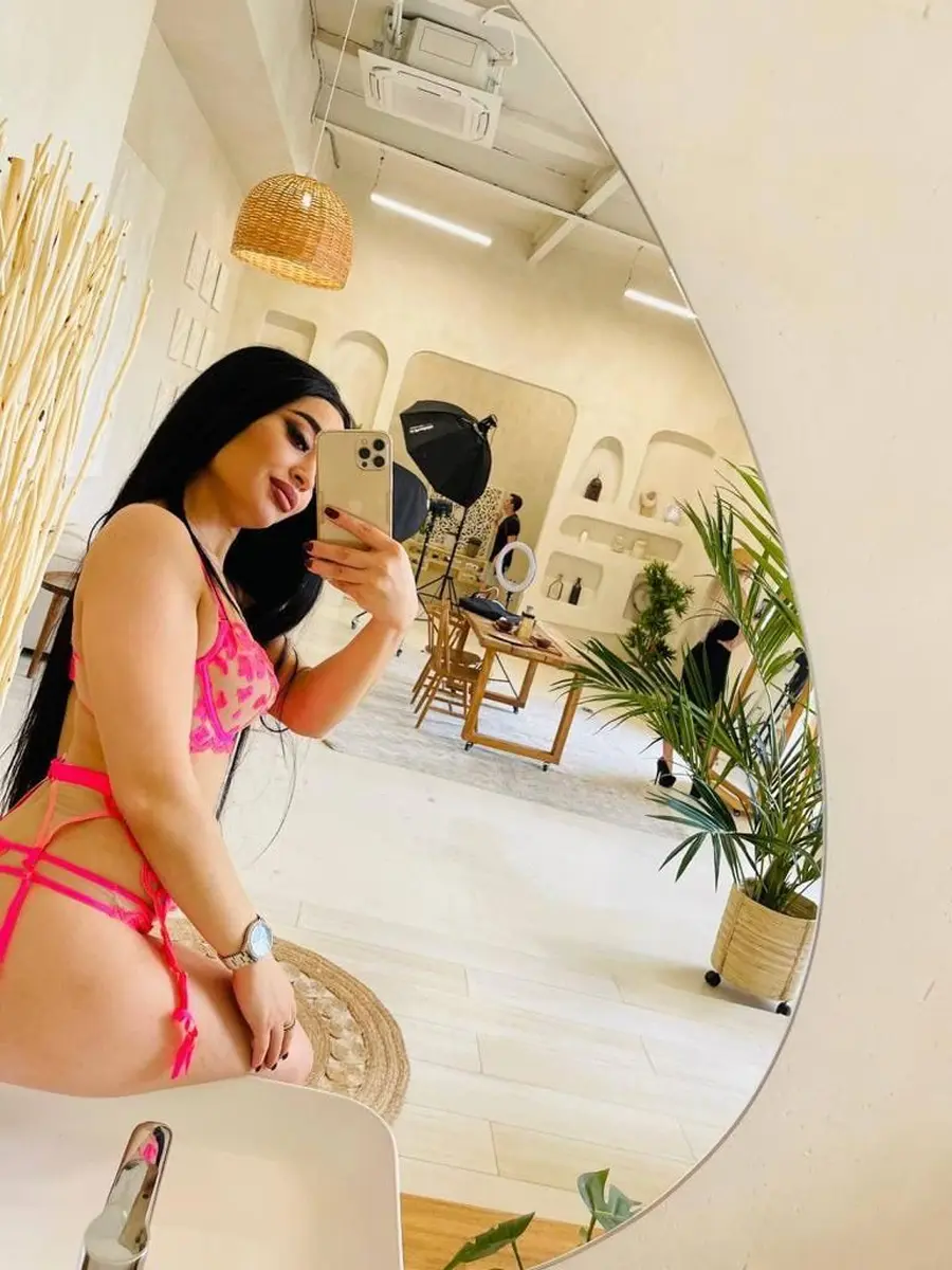 Samira escort in London