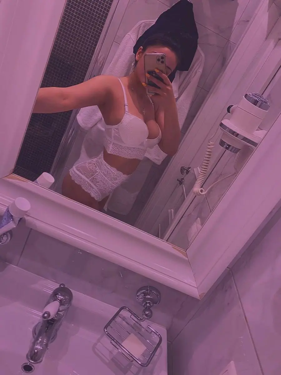 Sima escort in London