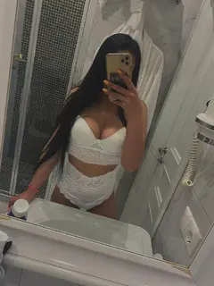 Sima escort in London