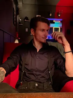 Simon escort in Paris