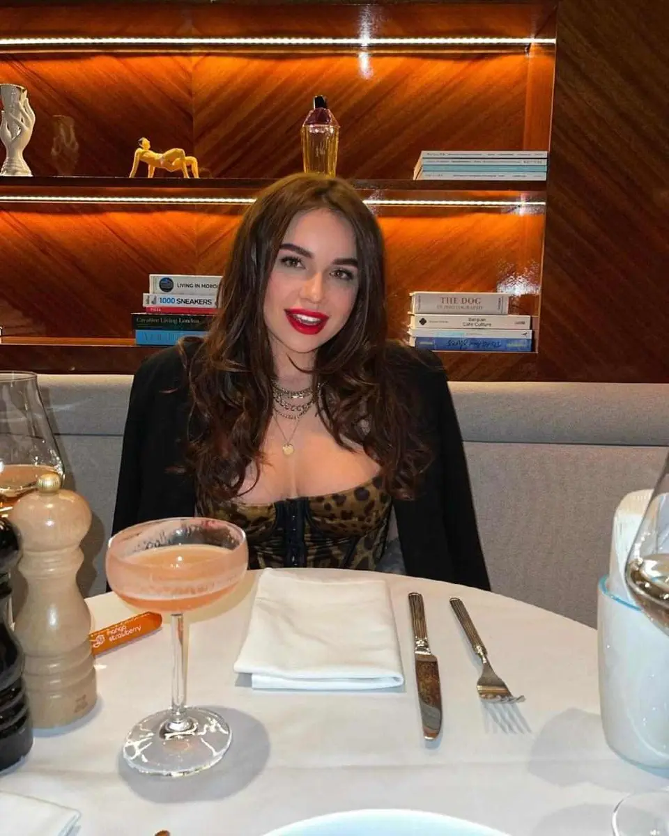 Tina escort in London
