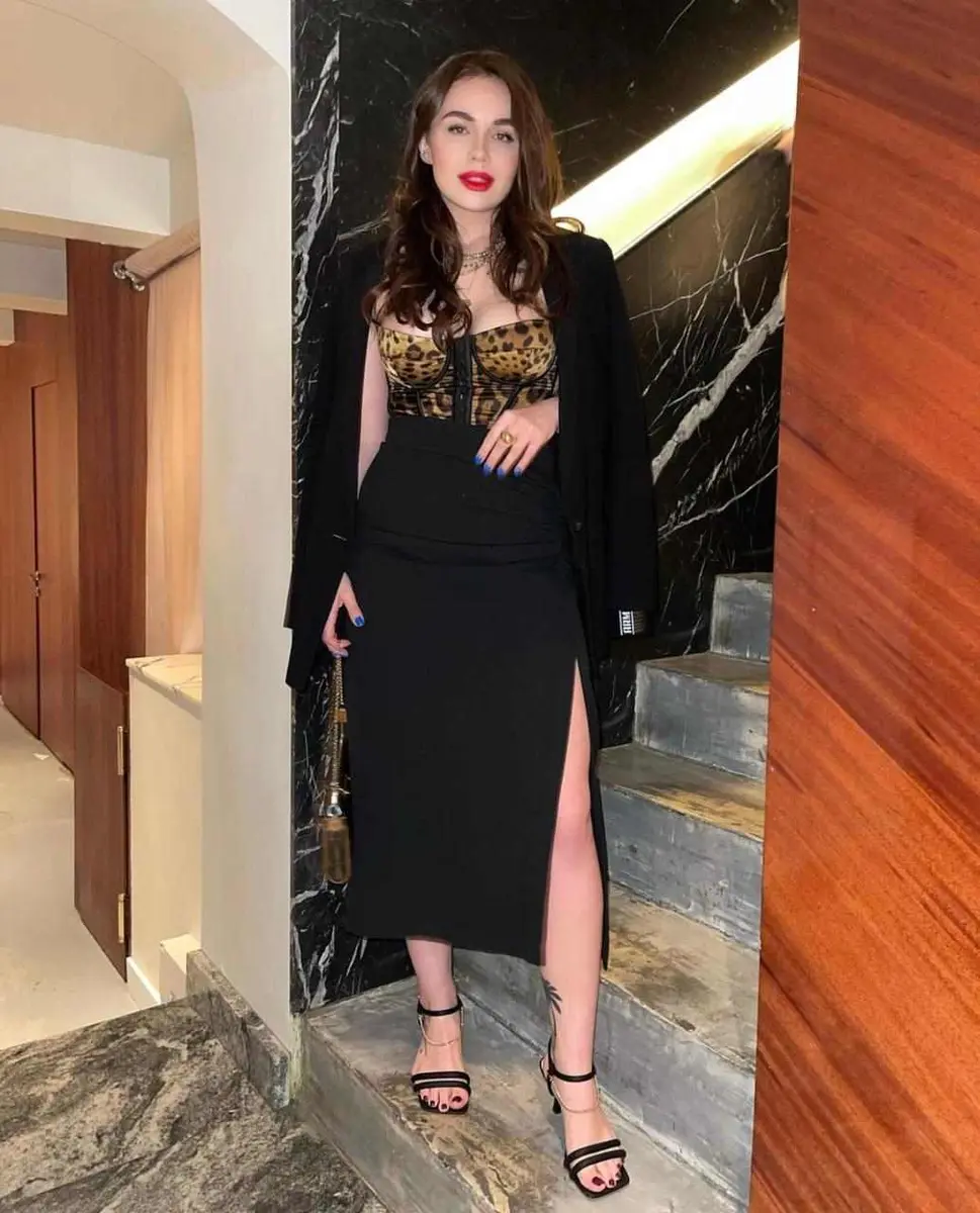 Tina escort in London