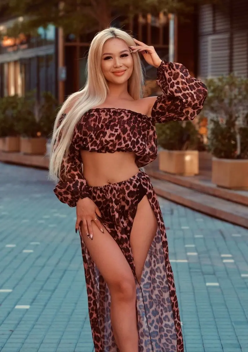 Vikky escort in Paris