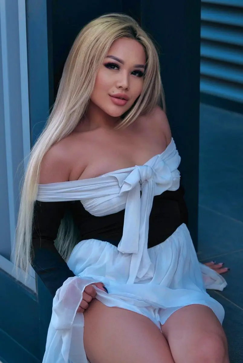 Vikky escort in Paris