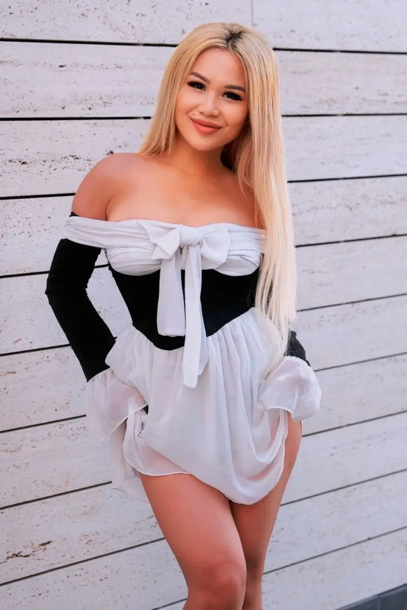 Vikky escort in Paris