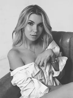 Yana escort in London