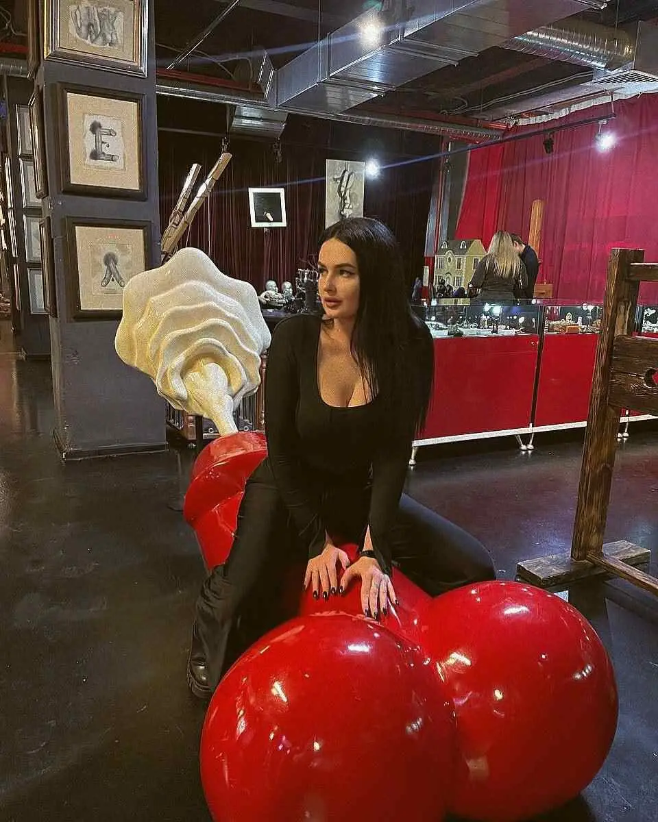 Zarina escort in London
