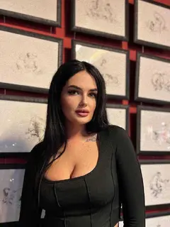 Zarina escort in London