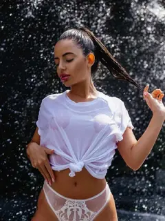 Zarina escort in London