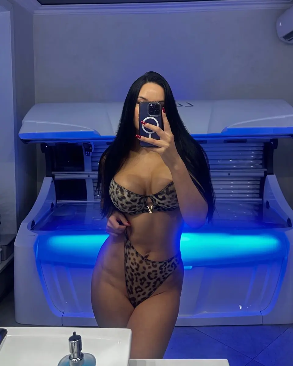 Zlata escort in Paris